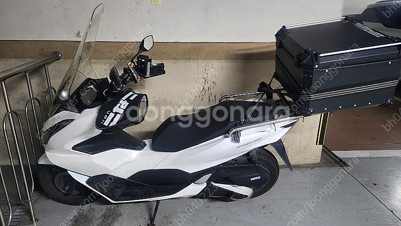 23년식 PCX 화이트 판매합니다 39606km 탔어요 상태는 사진 참고해주세요 부천대 뒤에 중동 오토바이에서 구동...--8